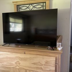 Westinghouse • Roku TV 65”