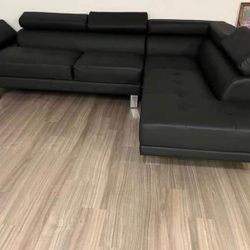 New Black Sectional Couch ! Free Delivery 🚚! Financing Available! 