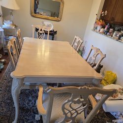 Dining Table with 7 Chippendaleset