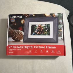 Polaroid 7” Frame 
