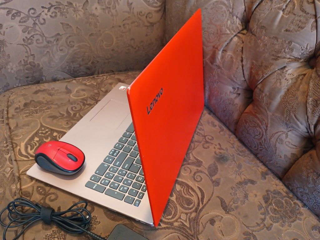 Laptop Lenovo IdeaPad 330 Especial Para Estudiantes Como Nueva.