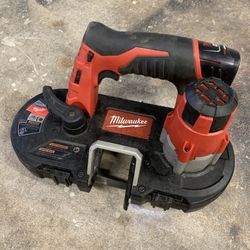 Milwaukee M12 2429-20 12V Lithium-Ion Cordless Sub-Compact Band Saw