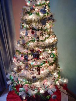 COMPLETE DECORATED CHRISTMAS TREE 