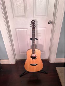 Taylor Bt1e Guitar and Gig Bag