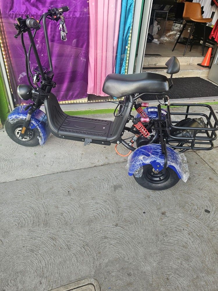 Electric Scooter 2000w Up To 47mph 70 Miles Range 2 Battery
