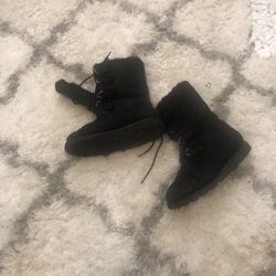 Ugg Women’s Size 9 ( Short Ones