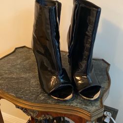 Boots Black Patent Leather. Pull On Zip UpRoundToe Sz7.5