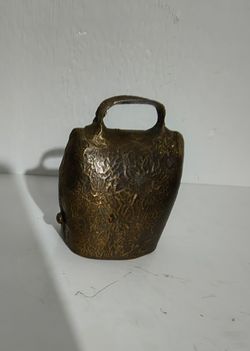 VINTAGE METAL COW BELL 2.5"×2.5" ×1.2"- Z998