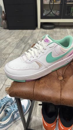 White  Nike  size 10 1/2