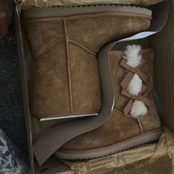Kookaburra by Ugg boots 
