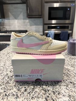 Jordan 1 Travis Scott 7.5