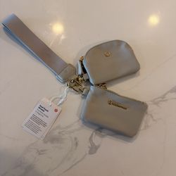 lululemon wristlet 