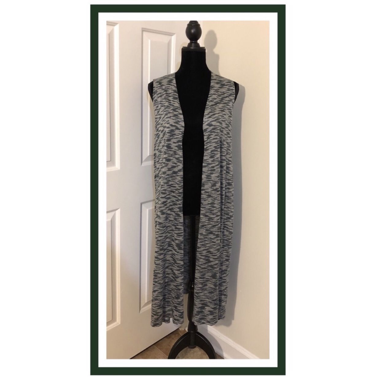 EUC LuLaRoe Joy Vest..Forest Green & White..HTF..Size M (10-12).. Pre-Owned in Excellent Used Condition..Rarely Used Like New! This is a lightweight