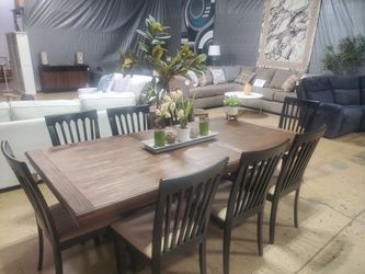Beautiful 9 Pc Dining Set With 8 Chairs And Leaf (New)