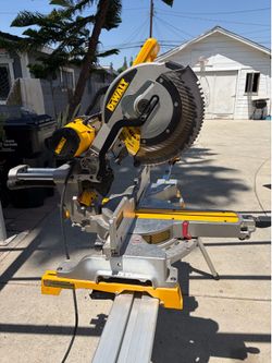 Depot DeWalt DWS779 12 in