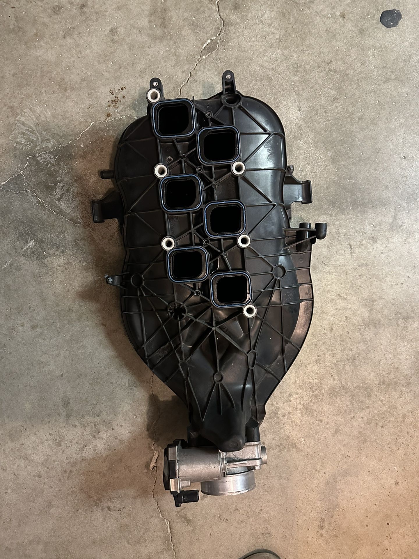 5th Gen Camaro 3.6L Intake Manifold And Throttle Body for Sale in