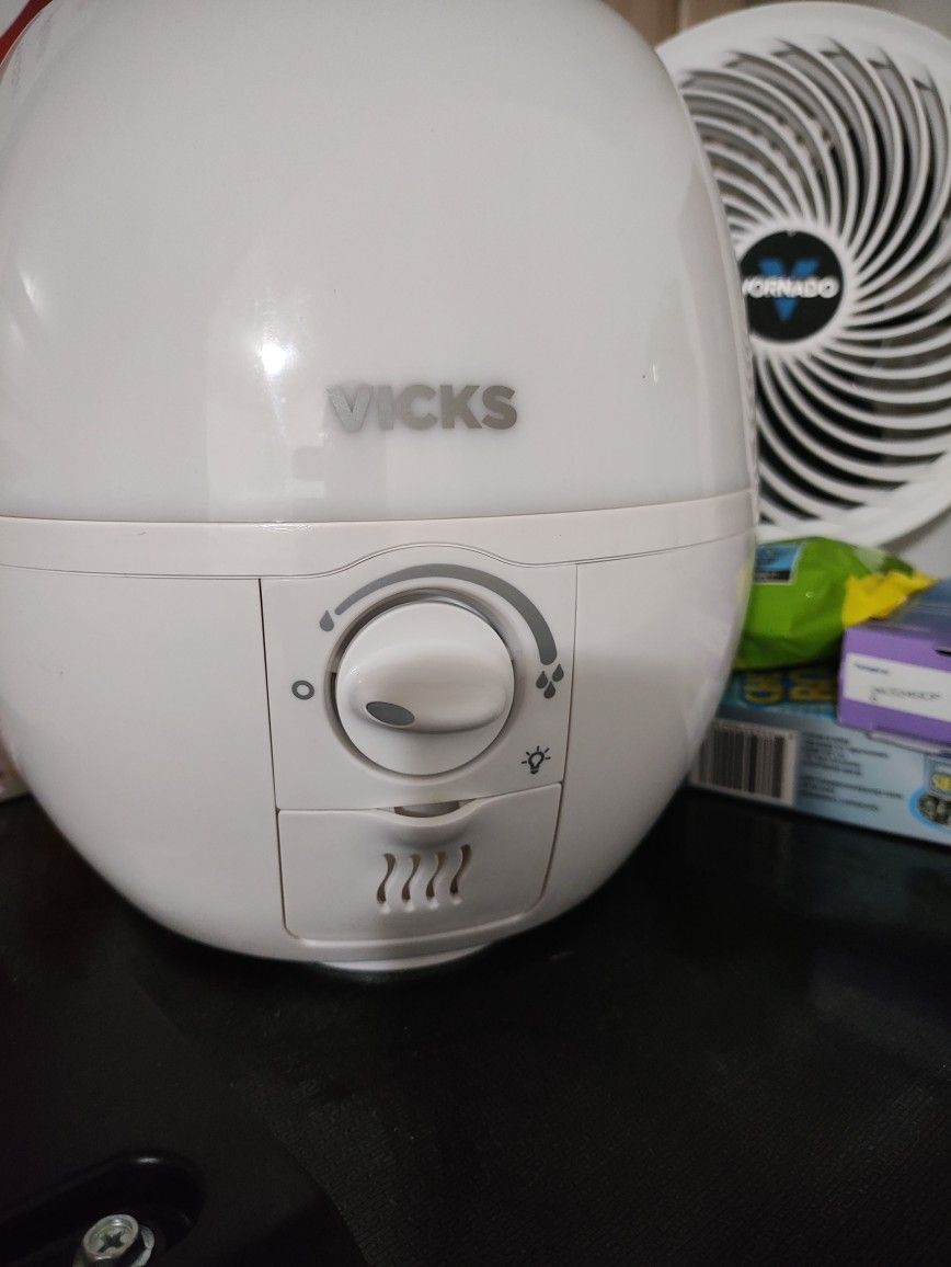 Vicks Humidifier – Like New