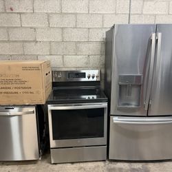 BEAUTIFUL GE  STAINLESS STEEL KITCHEN APPLIANCE SET LIKE NEW  