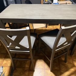 Table (4 Seats)