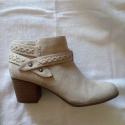 Indigo Rd tan suede Booties Size 8.5 