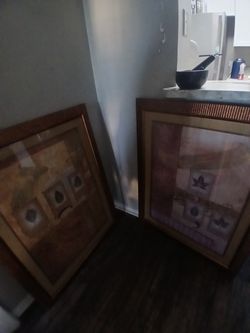 2 Large Framed Painting Prints 20$