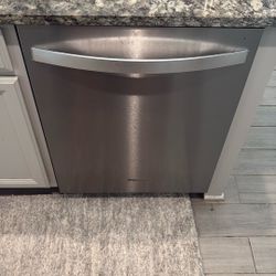 Whirlpool Dishwasher (see Description)