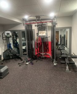 Workout machine functional trainer squat