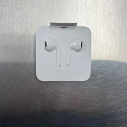 Brand New Apple Wired Earphones w/Lightning Connector