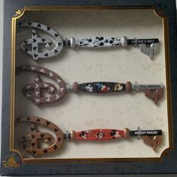 New Disney Store Mickey Mouse Collectible Key 3pc Set Special Edition 2021  Cash only  