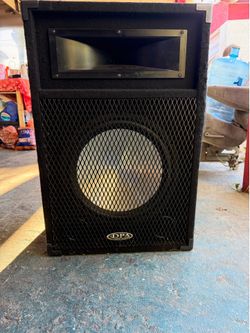 Nice dj speakers set up sounds clean and loud