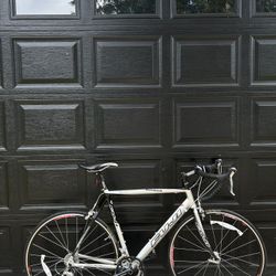 Fuji Roubaix Road Bike 