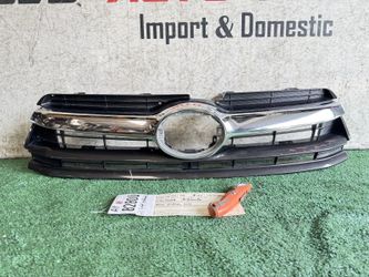 2014 - 2015 - 2016 TOYOTA HIGHLANDER FRONT GRILLE OEM AY82800 w/o emblem