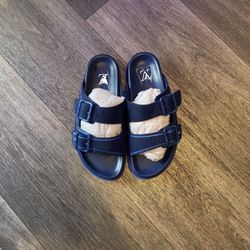 LV slides Size 8 Men 