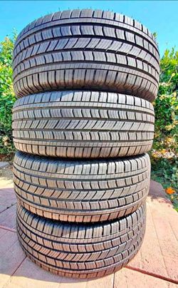 245/45/19 Falken vendo un set de llantas usadas excelente condiciones de vida las 4 ✅🤩I am selling a set of used tires, all 4 in excellent living con