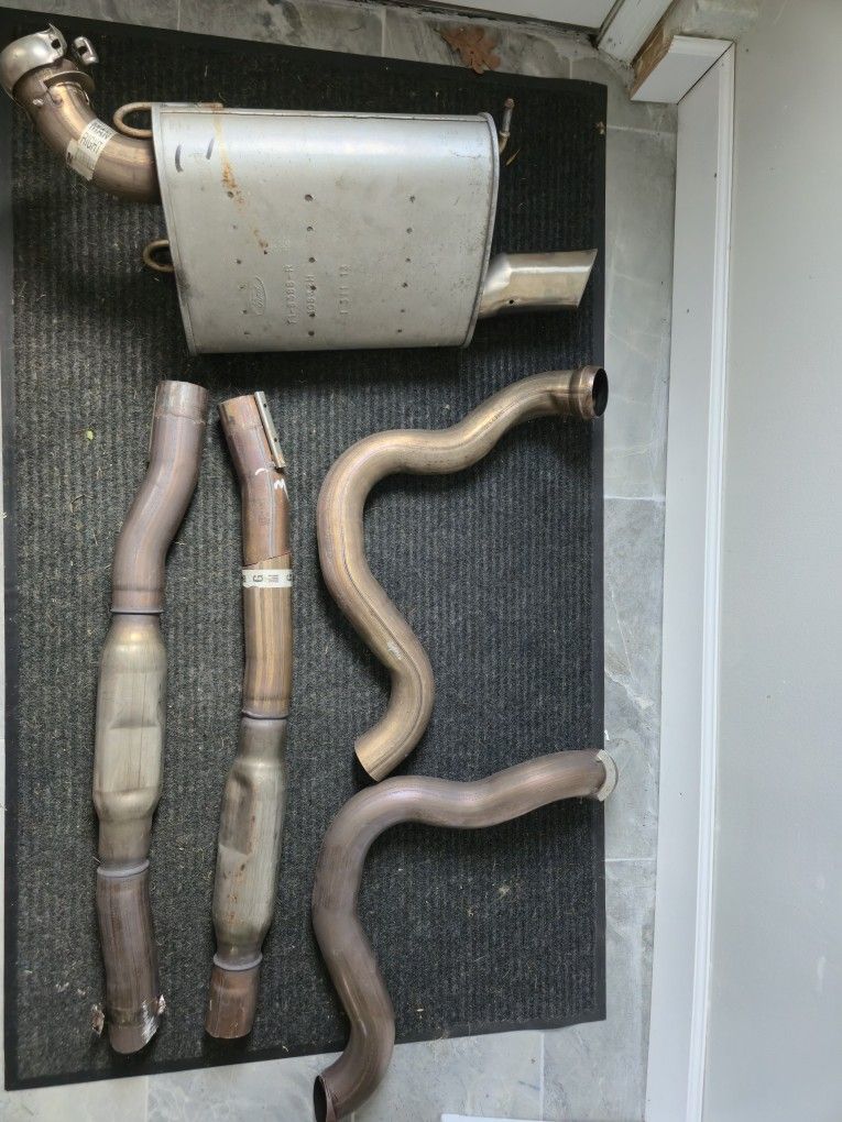 Mustang 5.0L V8 Gas COMPLETE EXHAUST - LEFT AND RIGHT SIDE MUFFLERS UNDER 5K MILES.