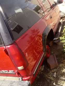 Partes de Suburban 1996 roja