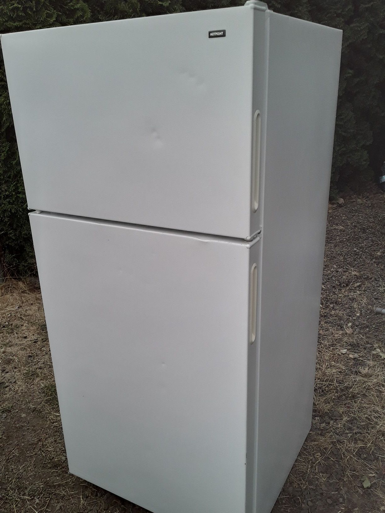 GE HOTPOINT refrigerator
