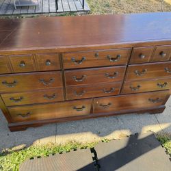 Vaughan-Bassett Cherry Wood 4-Piece King Bedroom Set – Dresser w/ Mirror, 2 Nightstands, King Bed Frame