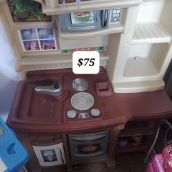 Step 2 Play Kitchen With Accessories