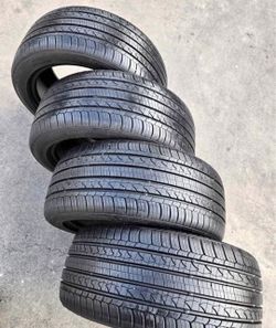205/55/17 vendo Set de llantas con 80% de vida las 4