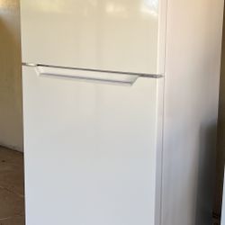 17.5 Cu Ft White Top-Freezer Fridge Refrigerador Blanco en perfectas condiciones 