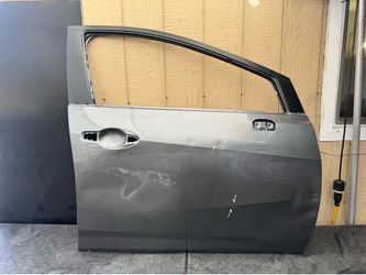 2021 2022 2023 2024 2025 NISSAN VERSA RIGHT FRONT DOOR OEM USED