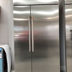 Cafe Side-by-Side Refrigerator in Stainless steel with Adjustable Spillproof Glass Shelves and Advanced Water Filtration System