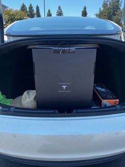 Tesla Universal Wall Connector