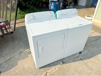 Free delivery and instal on this washer and drier working perfect