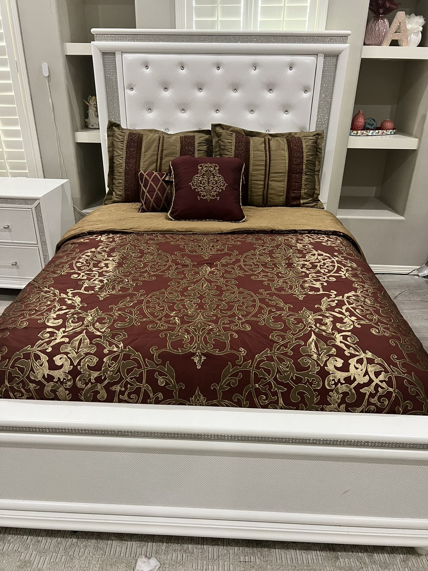 Queen Comforter Set