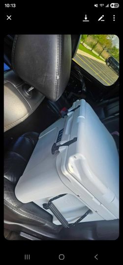 YETI Tundra White Cooler 35