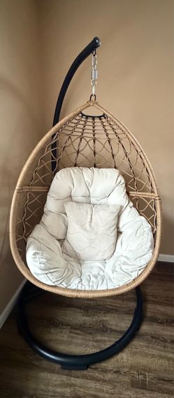 Swinging Egg Chair