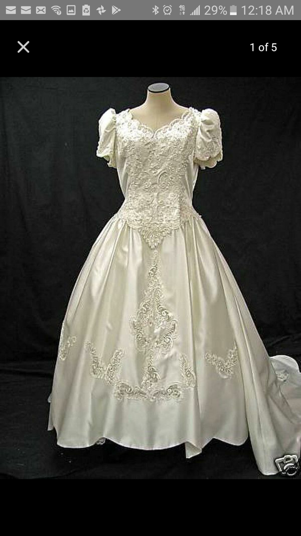 Gloria Vanderbilt wedding dress , very beautiful dress for Sale in Las