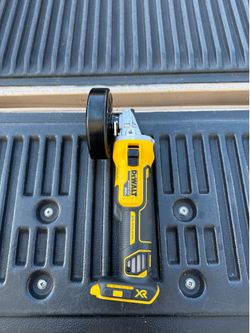 NEW DEWALT 20V MAX XR Cordless Brushless 4.5 in. Slide Switch Small Angle Grinder with Kickback Brake (Tool Only)